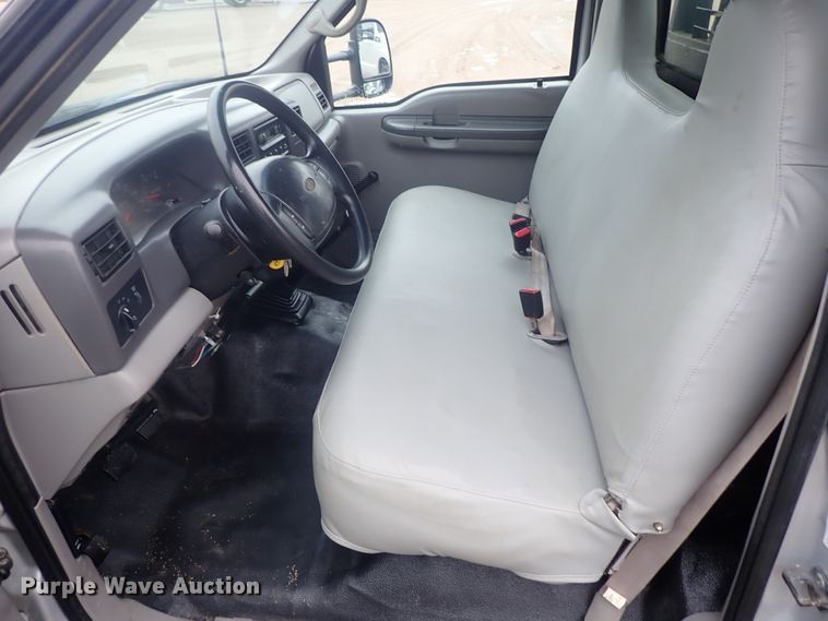 image for item DG3200 2000 Ford F350 Super Duty  flatbed pickup truck