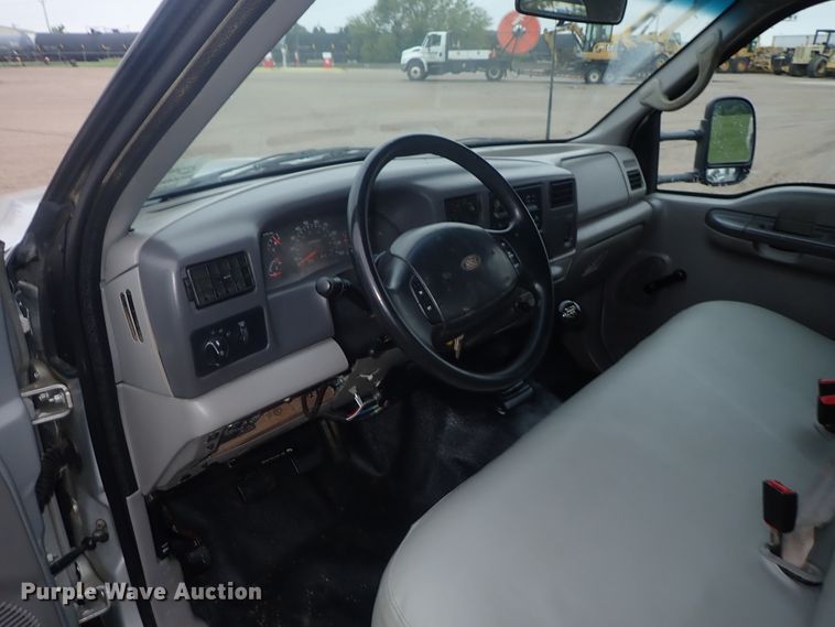 image for item DG3200 2000 Ford F350 Super Duty  flatbed pickup truck