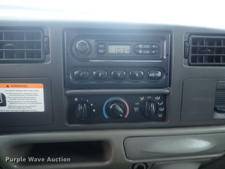 image for item DG3200 2000 Ford F350 Super Duty  flatbed pickup truck