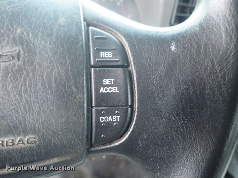 image for item DG3200 2000 Ford F350 Super Duty  flatbed pickup truck