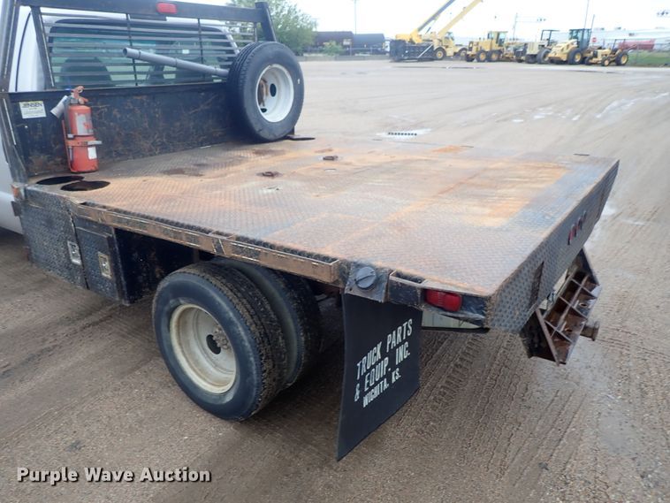 image for item DG3200 2000 Ford F350 Super Duty  flatbed pickup truck