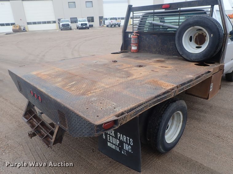 image for item DG3200 2000 Ford F350 Super Duty  flatbed pickup truck