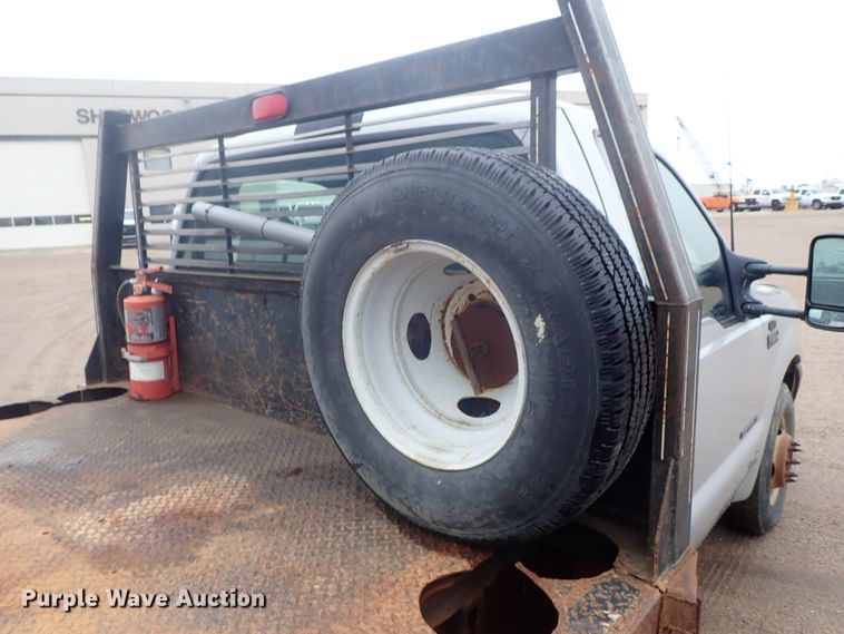 image for item DG3200 2000 Ford F350 Super Duty  flatbed pickup truck