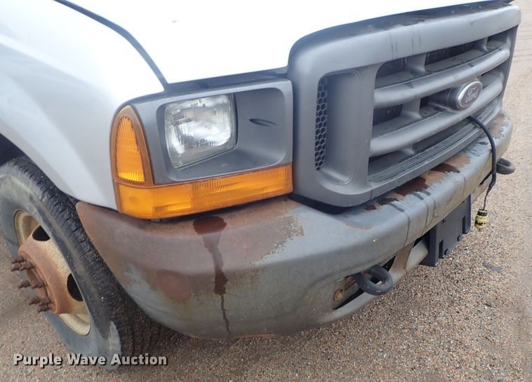 image for item DG3200 2000 Ford F350 Super Duty  flatbed pickup truck