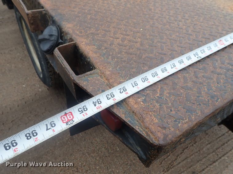 image for item DG3200 2000 Ford F350 Super Duty  flatbed pickup truck