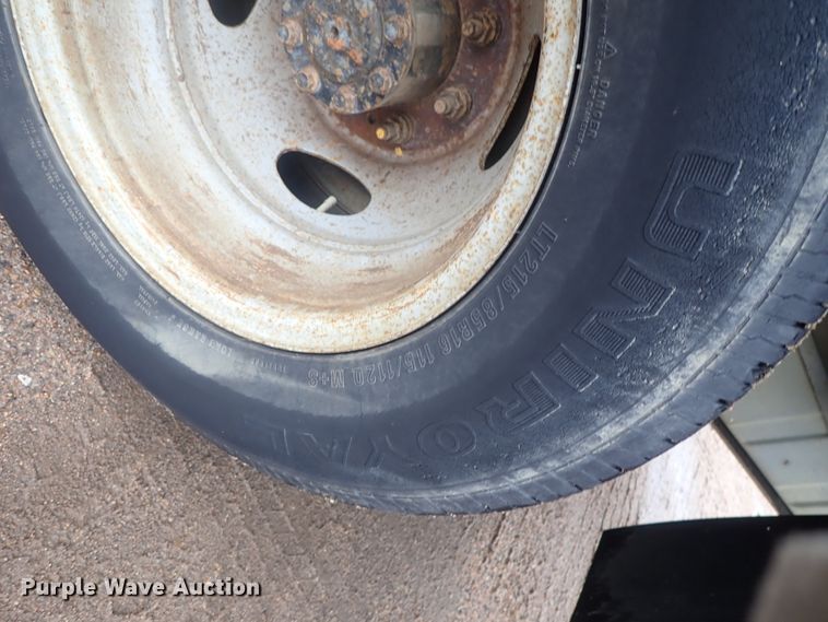 image for item DG3200 2000 Ford F350 Super Duty  flatbed pickup truck