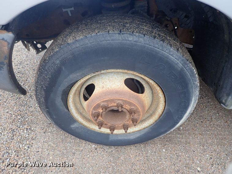 image for item DG3200 2000 Ford F350 Super Duty  flatbed pickup truck