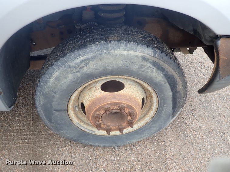 image for item DG3200 2000 Ford F350 Super Duty  flatbed pickup truck