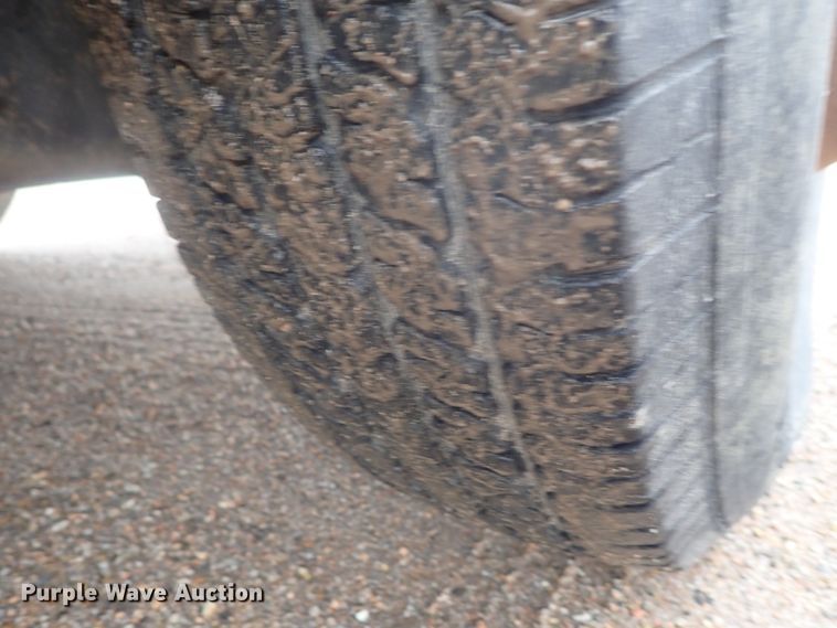 image for item DG3200 2000 Ford F350 Super Duty  flatbed pickup truck