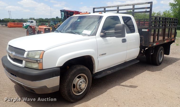 image for item DG3229 2004 Chevrolet Silverado 3500  Ext. Cab flatbed pickup truck