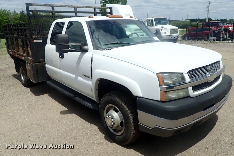 image for item DG3229 2004 Chevrolet Silverado 3500  Ext. Cab flatbed pickup truck
