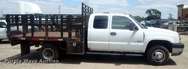 image for item DG3229 2004 Chevrolet Silverado 3500  Ext. Cab flatbed pickup truck