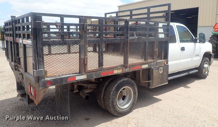 image for item DG3229 2004 Chevrolet Silverado 3500  Ext. Cab flatbed pickup truck