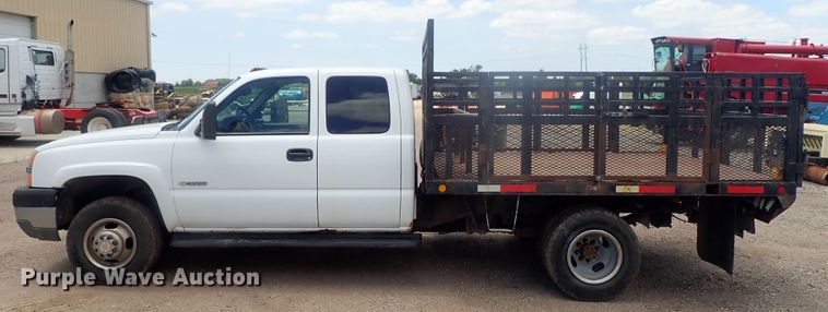 image for item DG3229 2004 Chevrolet Silverado 3500  Ext. Cab flatbed pickup truck