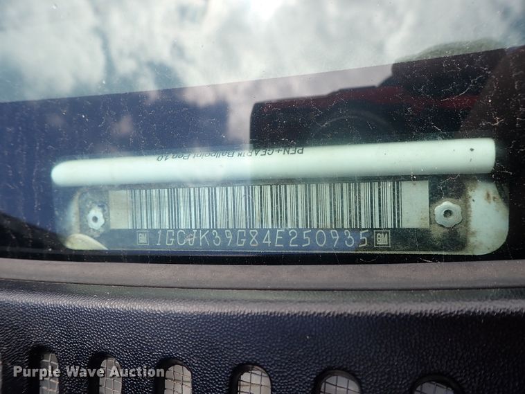 image for item DG3229 2004 Chevrolet Silverado 3500  Ext. Cab flatbed pickup truck