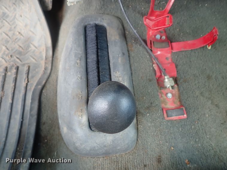 image for item DG3229 2004 Chevrolet Silverado 3500  Ext. Cab flatbed pickup truck