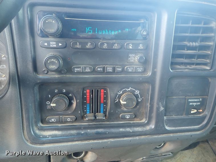 image for item DG3229 2004 Chevrolet Silverado 3500  Ext. Cab flatbed pickup truck