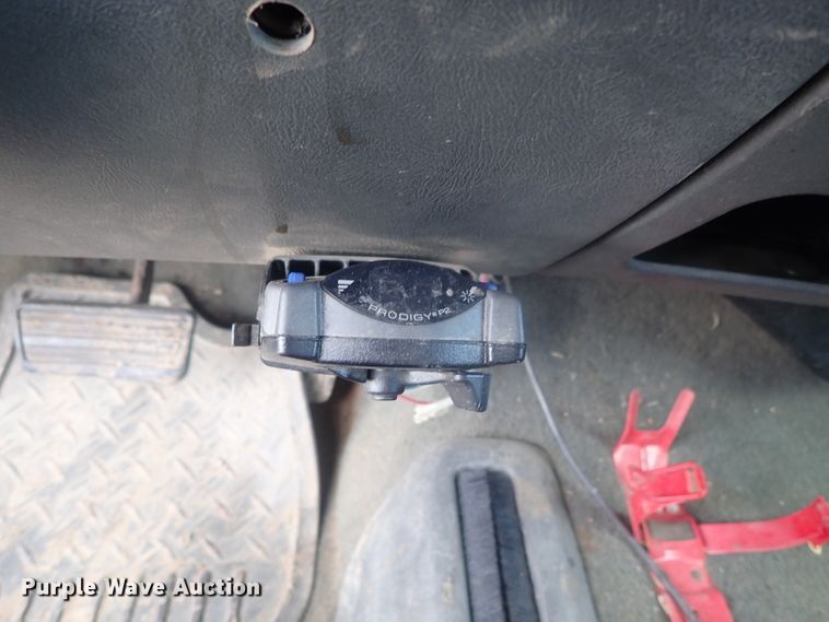 image for item DG3229 2004 Chevrolet Silverado 3500  Ext. Cab flatbed pickup truck