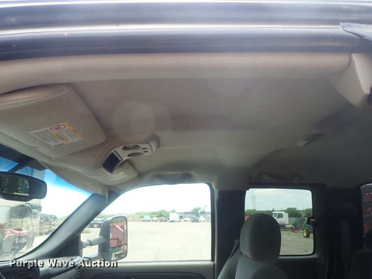 image for item DG3229 2004 Chevrolet Silverado 3500  Ext. Cab flatbed pickup truck