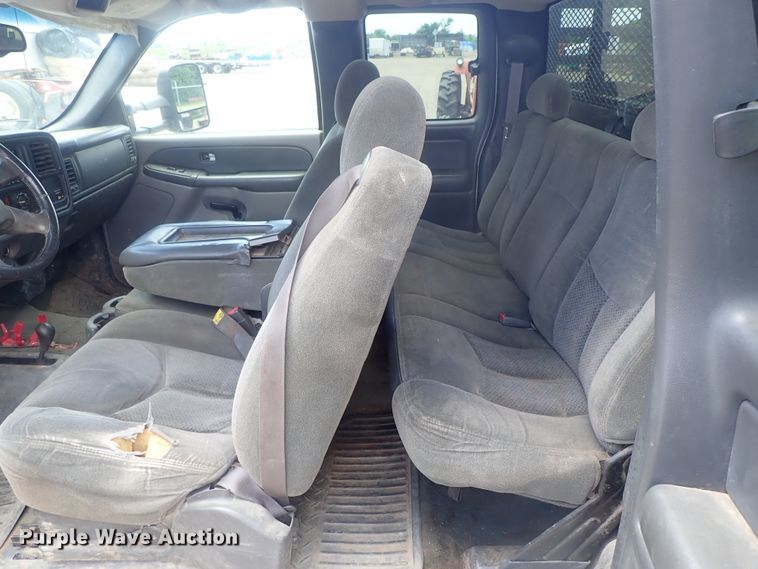 image for item DG3229 2004 Chevrolet Silverado 3500  Ext. Cab flatbed pickup truck