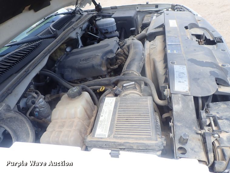 image for item DG3229 2004 Chevrolet Silverado 3500  Ext. Cab flatbed pickup truck