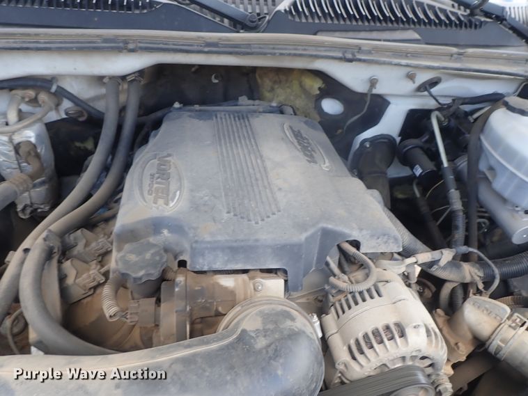 image for item DG3229 2004 Chevrolet Silverado 3500  Ext. Cab flatbed pickup truck