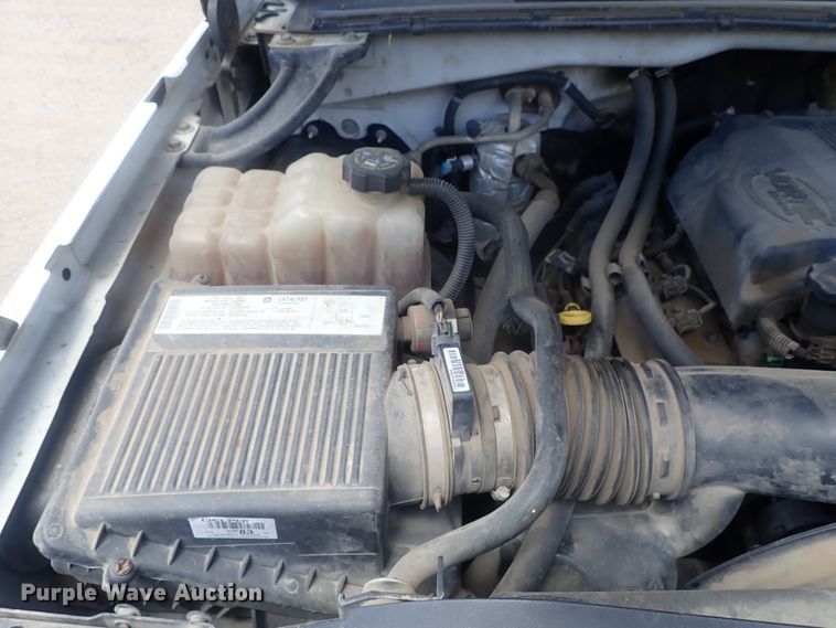 image for item DG3229 2004 Chevrolet Silverado 3500  Ext. Cab flatbed pickup truck