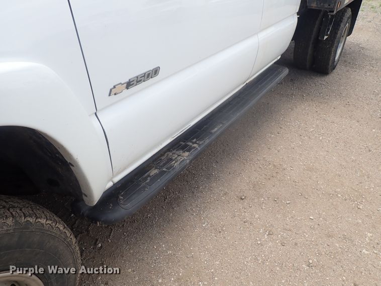 image for item DG3229 2004 Chevrolet Silverado 3500  Ext. Cab flatbed pickup truck