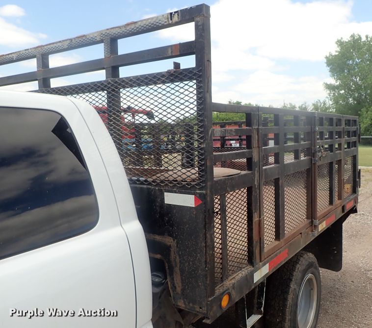 image for item DG3229 2004 Chevrolet Silverado 3500  Ext. Cab flatbed pickup truck