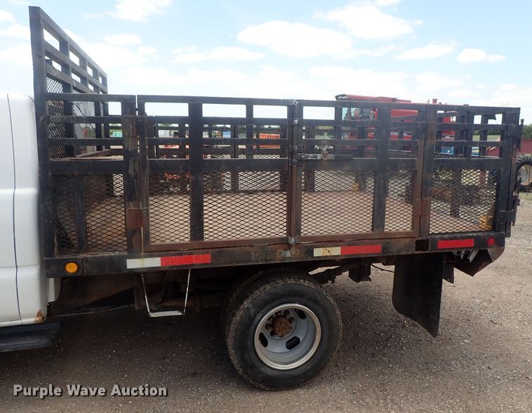 image for item DG3229 2004 Chevrolet Silverado 3500  Ext. Cab flatbed pickup truck