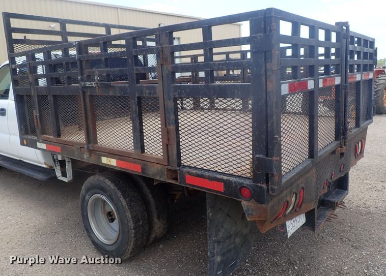image for item DG3229 2004 Chevrolet Silverado 3500  Ext. Cab flatbed pickup truck