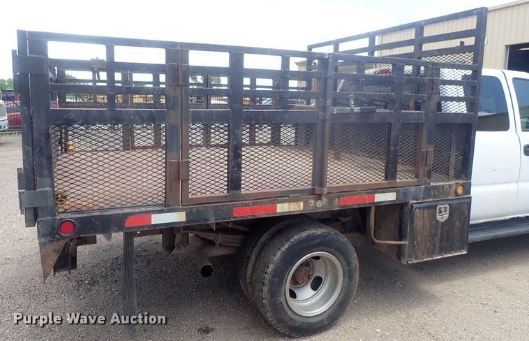 image for item DG3229 2004 Chevrolet Silverado 3500  Ext. Cab flatbed pickup truck