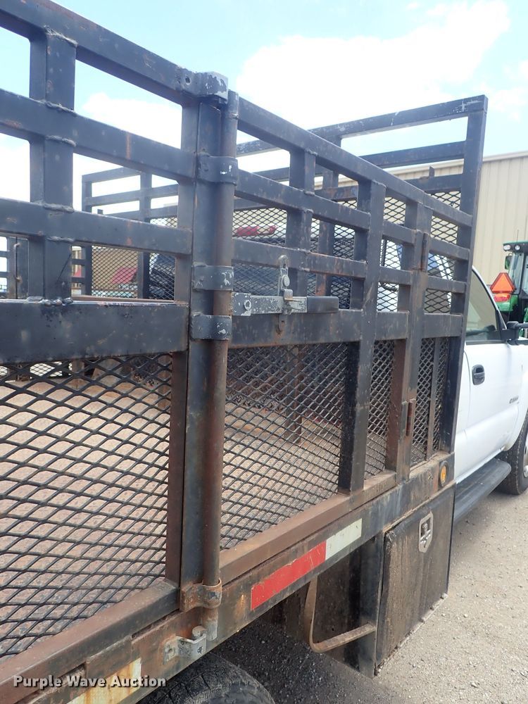 image for item DG3229 2004 Chevrolet Silverado 3500  Ext. Cab flatbed pickup truck