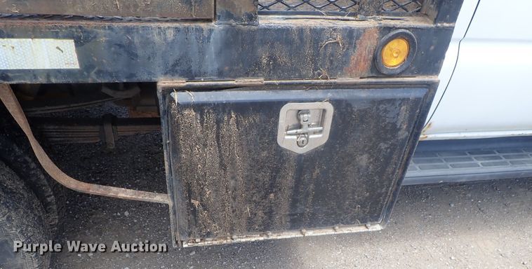 image for item DG3229 2004 Chevrolet Silverado 3500  Ext. Cab flatbed pickup truck