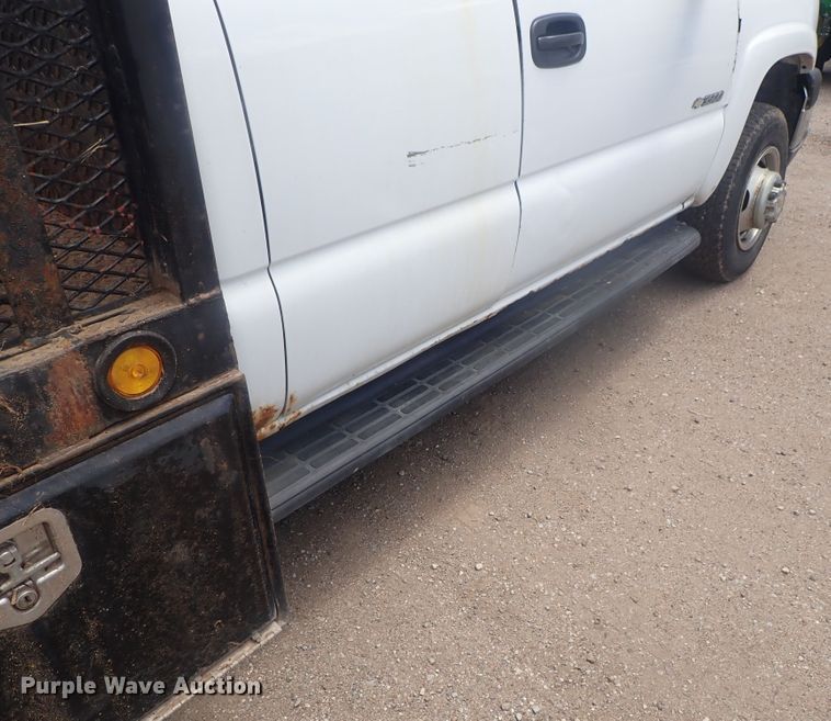 image for item DG3229 2004 Chevrolet Silverado 3500  Ext. Cab flatbed pickup truck