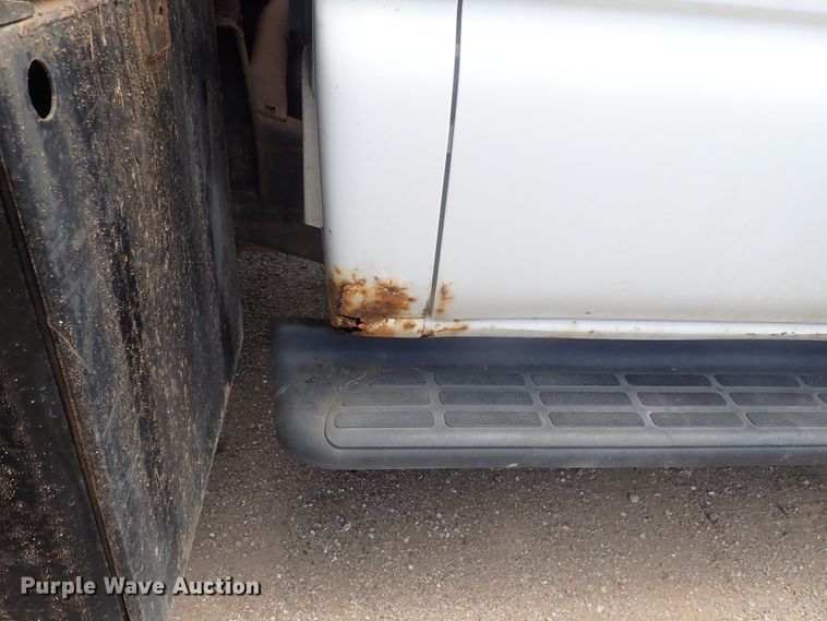 image for item DG3229 2004 Chevrolet Silverado 3500  Ext. Cab flatbed pickup truck