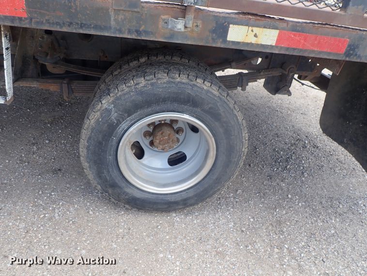 image for item DG3229 2004 Chevrolet Silverado 3500  Ext. Cab flatbed pickup truck