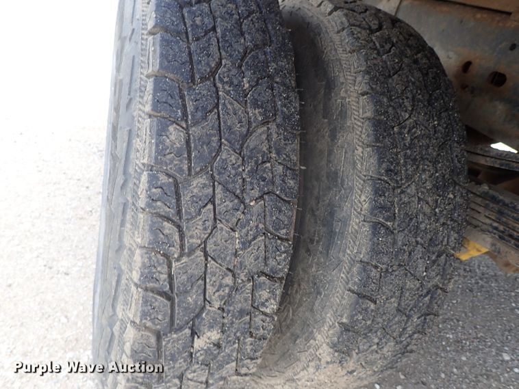 image for item DG3229 2004 Chevrolet Silverado 3500  Ext. Cab flatbed pickup truck