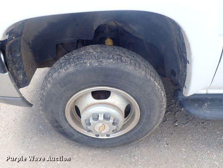 image for item DG3229 2004 Chevrolet Silverado 3500  Ext. Cab flatbed pickup truck