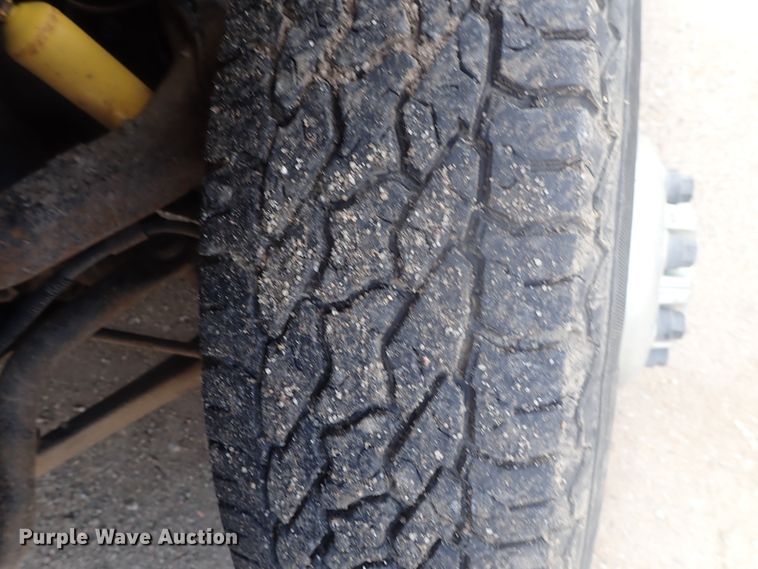 image for item DG3229 2004 Chevrolet Silverado 3500  Ext. Cab flatbed pickup truck