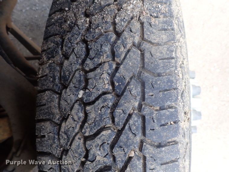 image for item DG3229 2004 Chevrolet Silverado 3500  Ext. Cab flatbed pickup truck