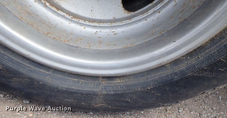 image for item DG3229 2004 Chevrolet Silverado 3500  Ext. Cab flatbed pickup truck