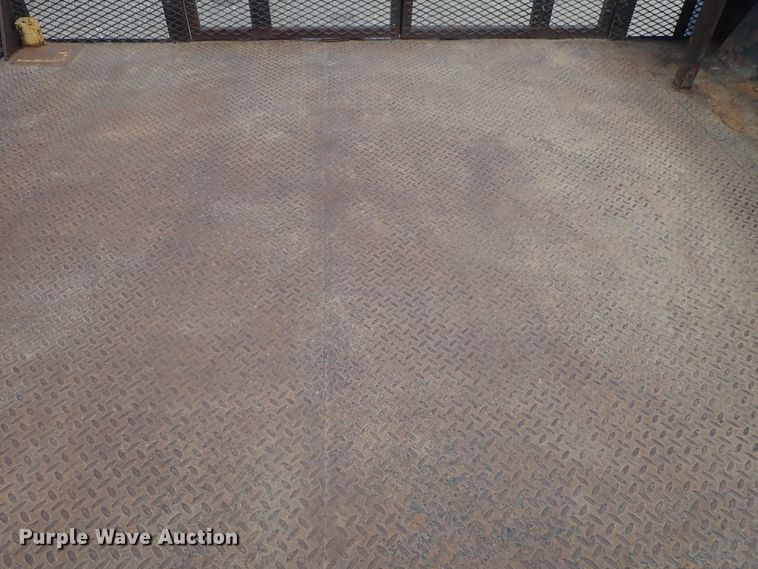 image for item DG3229 2004 Chevrolet Silverado 3500  Ext. Cab flatbed pickup truck