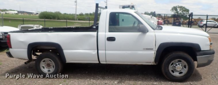 image for item DG3230 2003 Chevrolet Silverado 2500  pickup truck