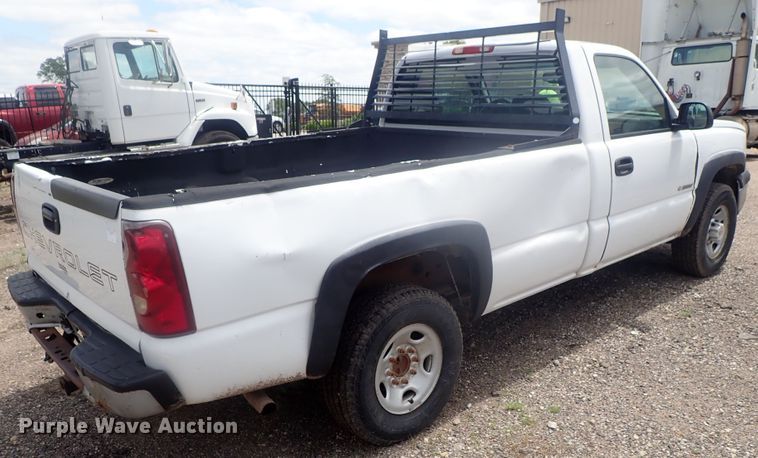 image for item DG3230 2003 Chevrolet Silverado 2500  pickup truck