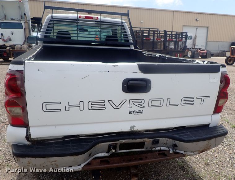 image for item DG3230 2003 Chevrolet Silverado 2500  pickup truck