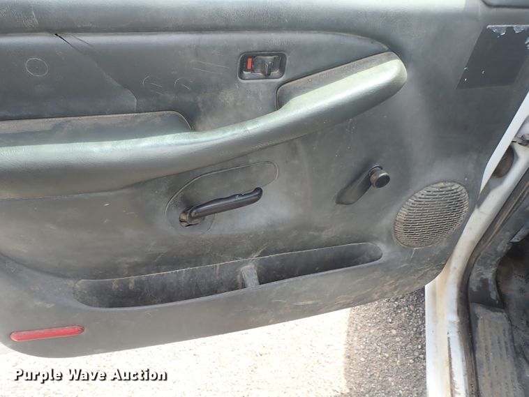 image for item DG3230 2003 Chevrolet Silverado 2500  pickup truck