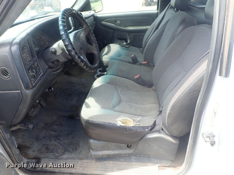 image for item DG3230 2003 Chevrolet Silverado 2500  pickup truck