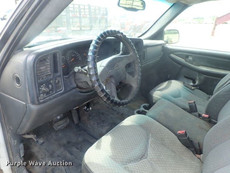 image for item DG3230 2003 Chevrolet Silverado 2500  pickup truck
