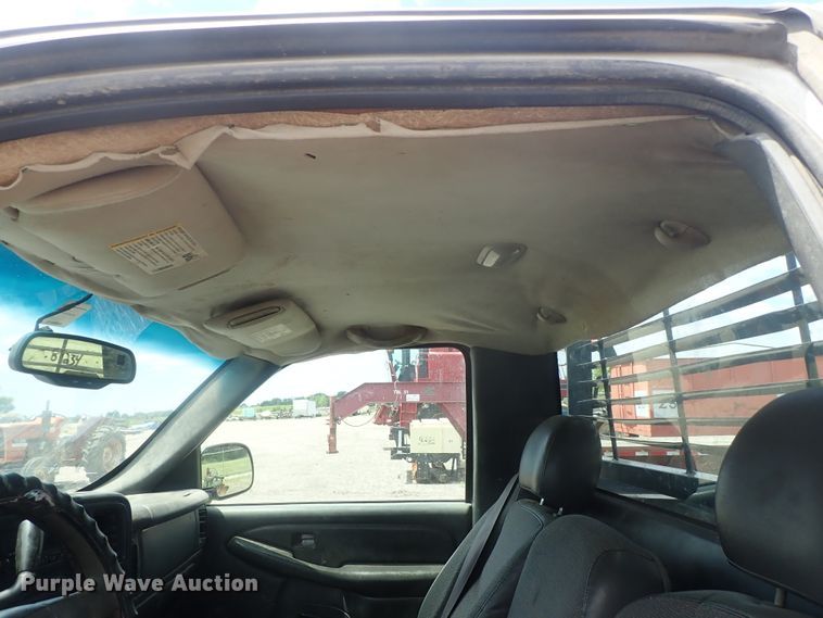 image for item DG3230 2003 Chevrolet Silverado 2500  pickup truck